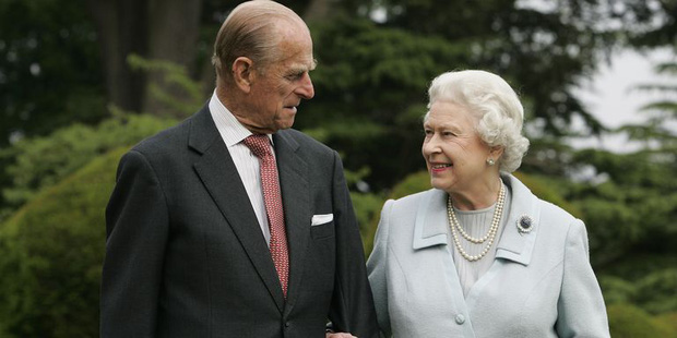 Nhìn lại những khoảnh khắc đẹp nhất của Hoàng thân Philip và Nữ hoàng Anh: Chuyện tình đôi đũa lệch cùng cuộc hôn nhân bền vững hơn 70 năm - Ảnh 27.